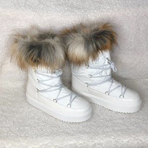WILD DIVA Lace-Up Faux Fur Platform Snow Boots Size: 9  White